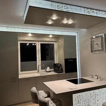 Akoya Apartment Premium Glamour קושאלין