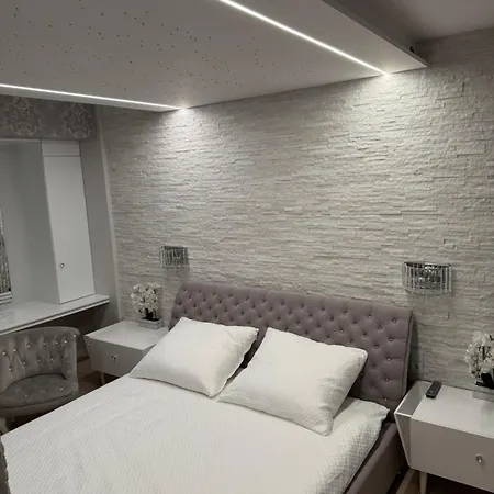 Akoya Apartment Premium Glamour קושאלין